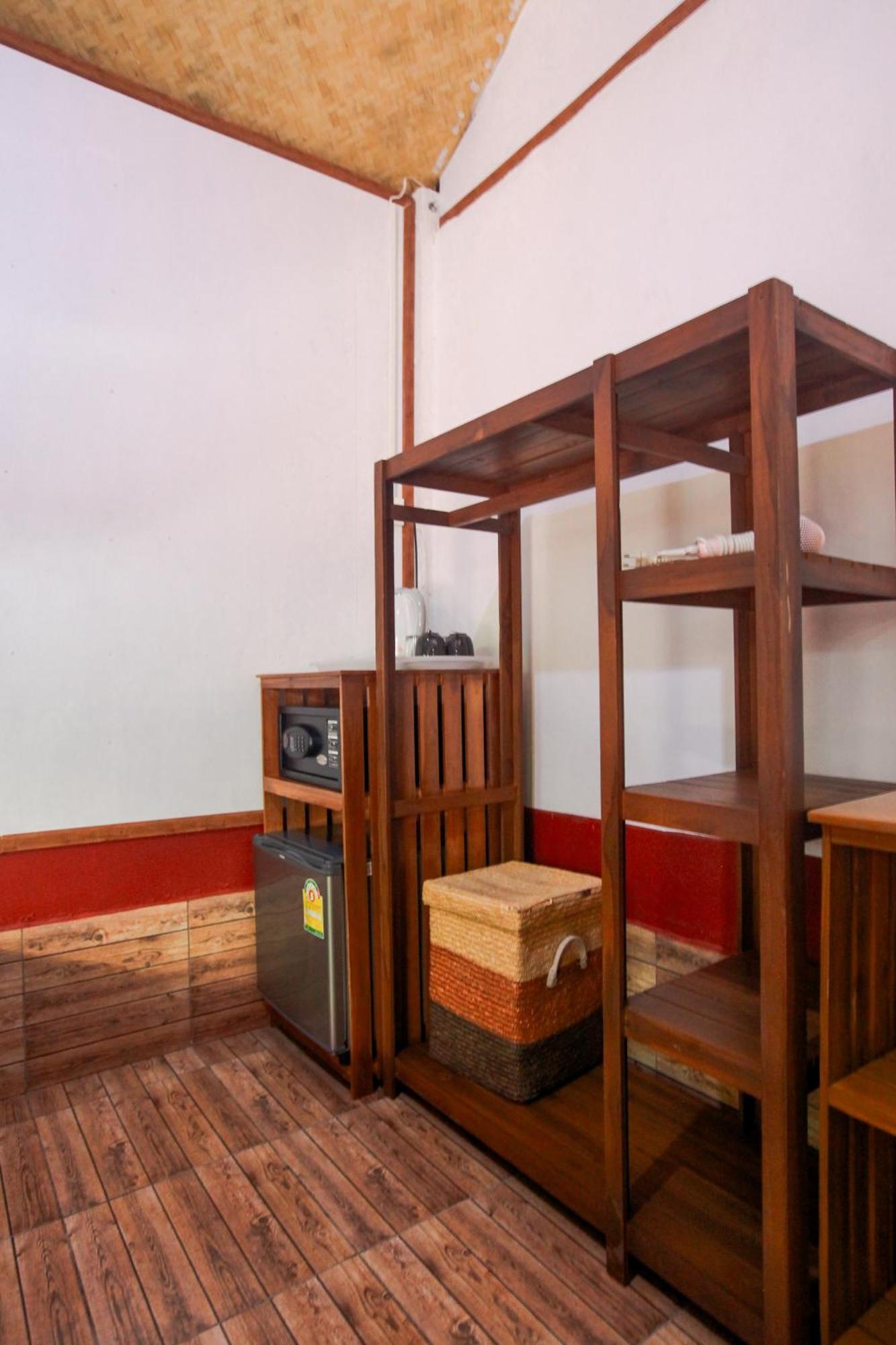 Family Song Koh Lipe Hotel Exterior photo