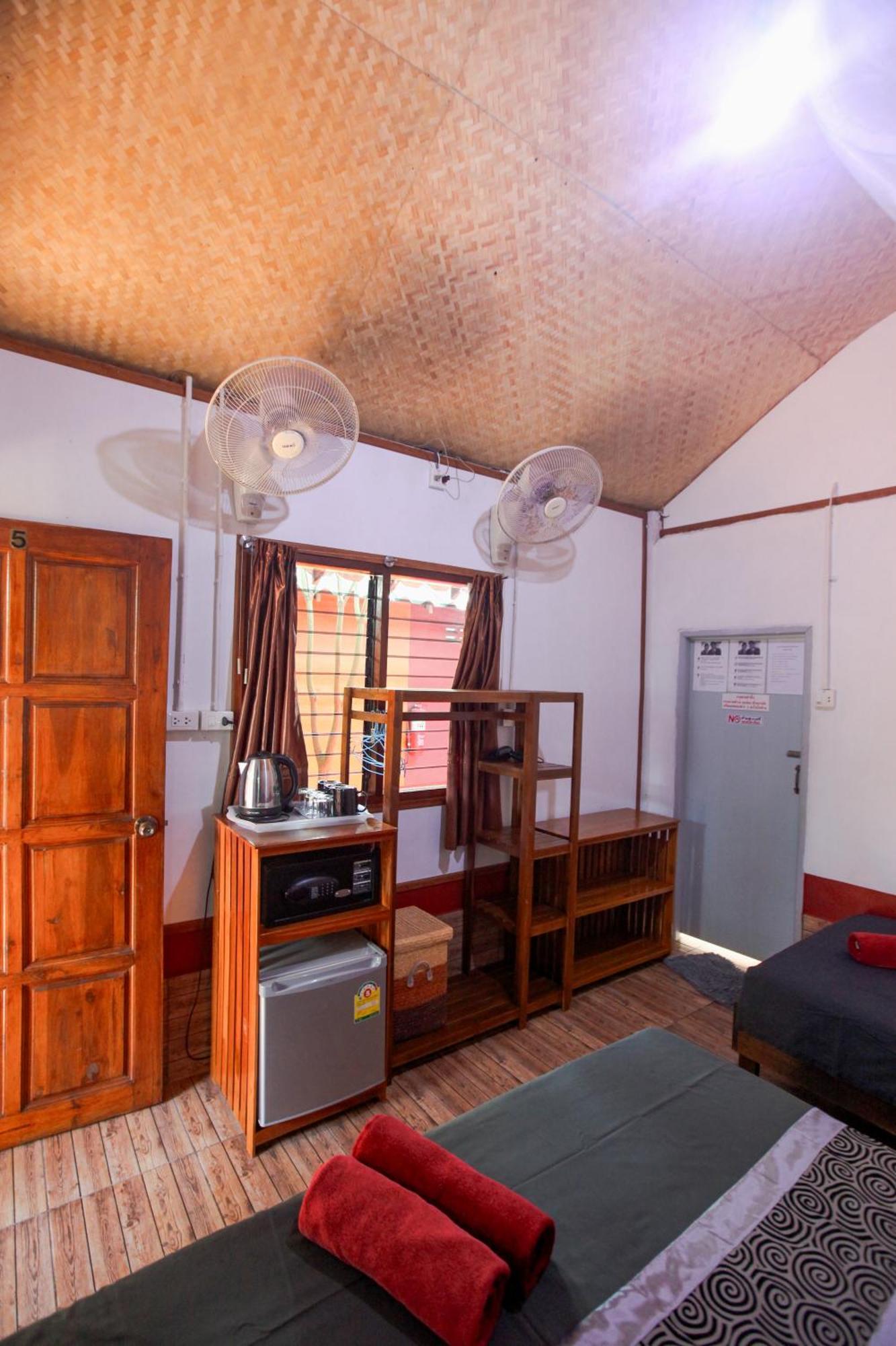 Family Song Koh Lipe Hotel Exterior photo
