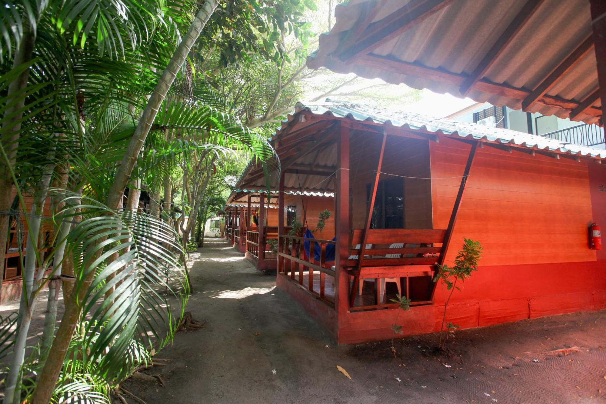 Family Song Koh Lipe Hotel Exterior photo