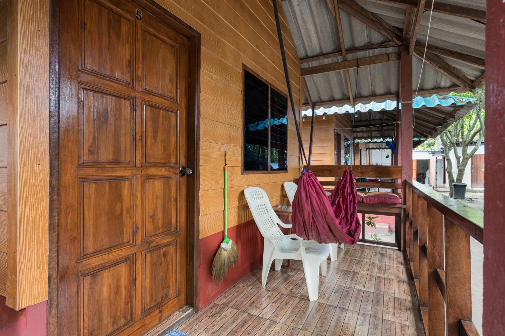 Family Song Koh Lipe Hotel Exterior photo