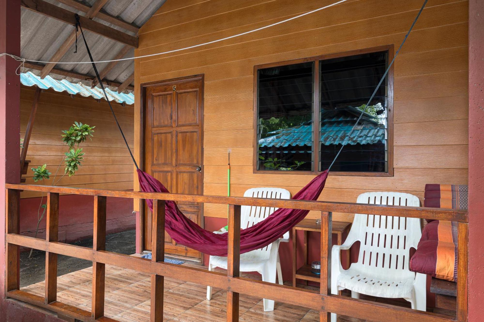 Family Song Koh Lipe Hotel Exterior photo