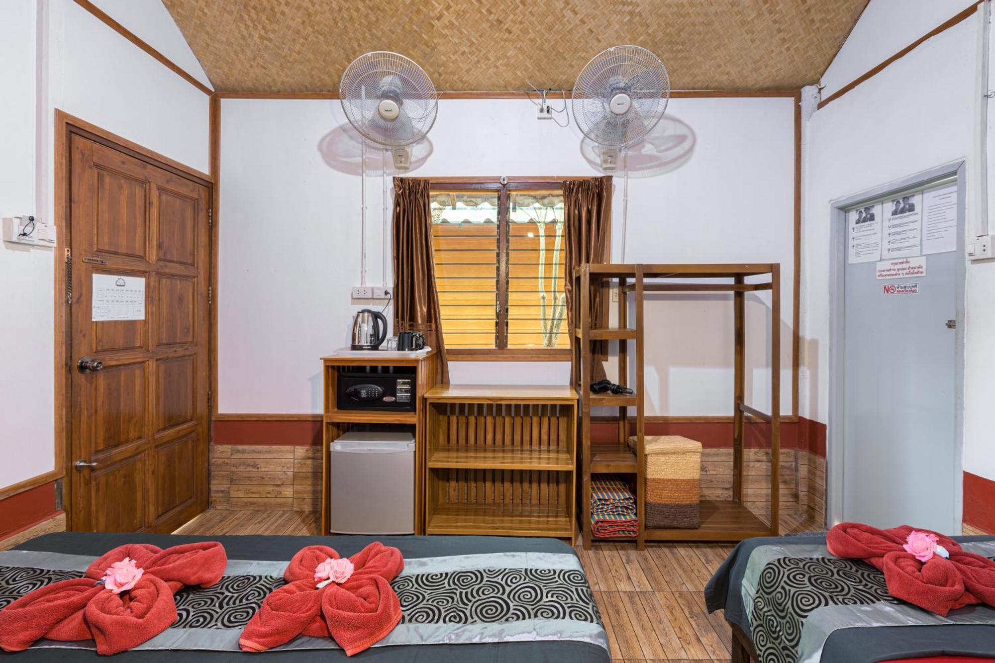 Family Song Koh Lipe Hotel Exterior photo