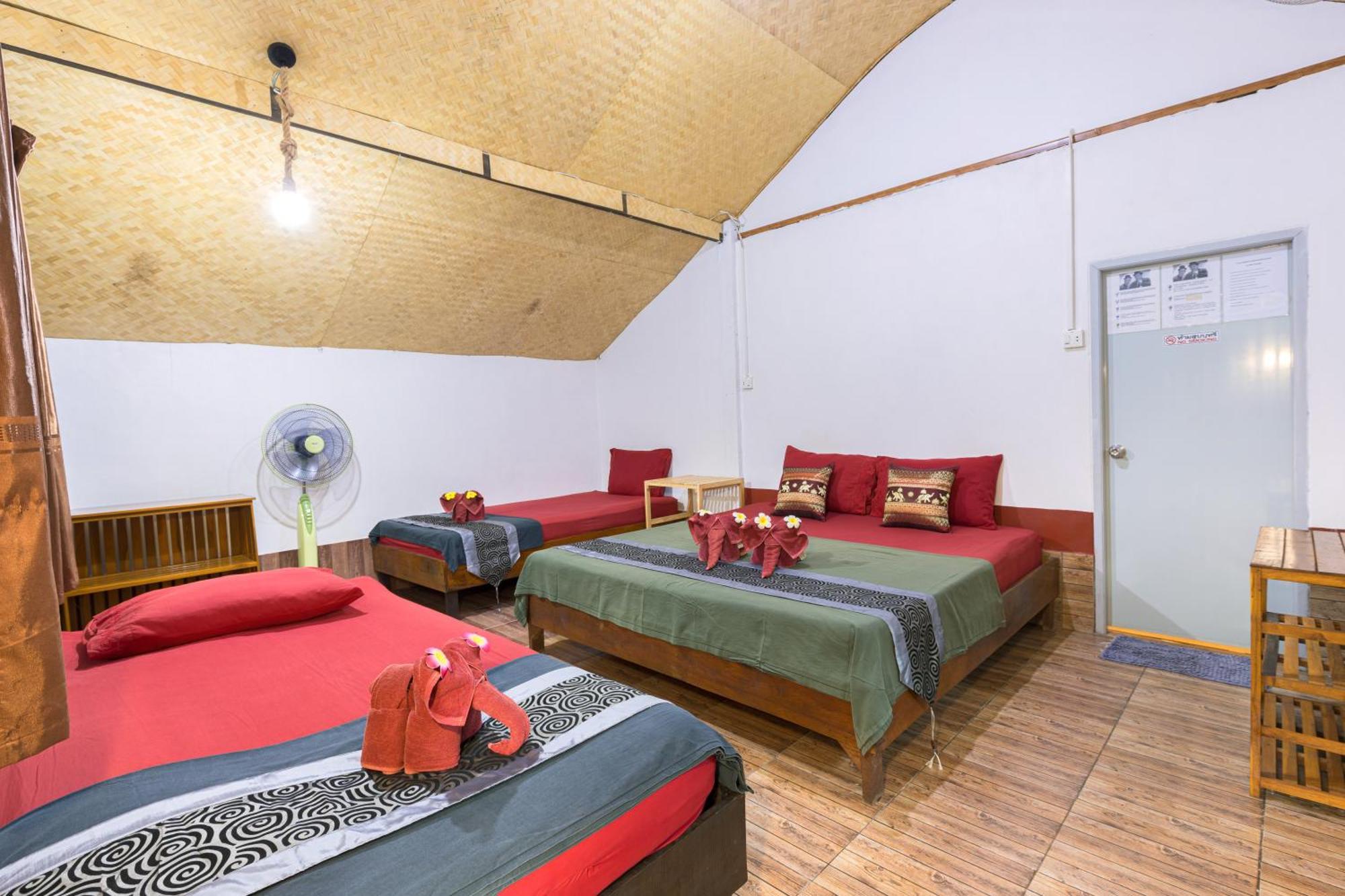 Family Song Koh Lipe Hotel Exterior photo