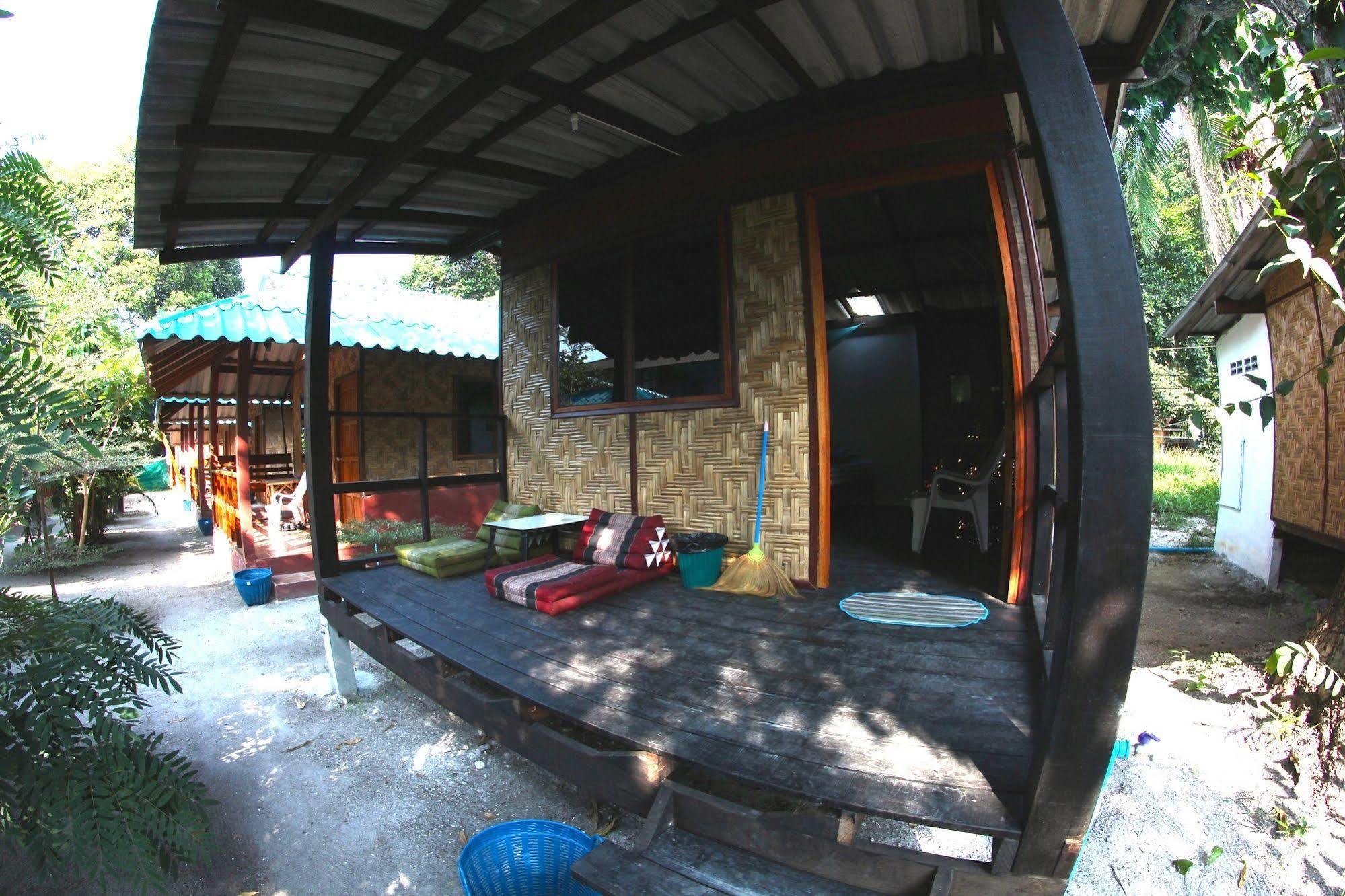 Family Song Koh Lipe Hotel Exterior photo