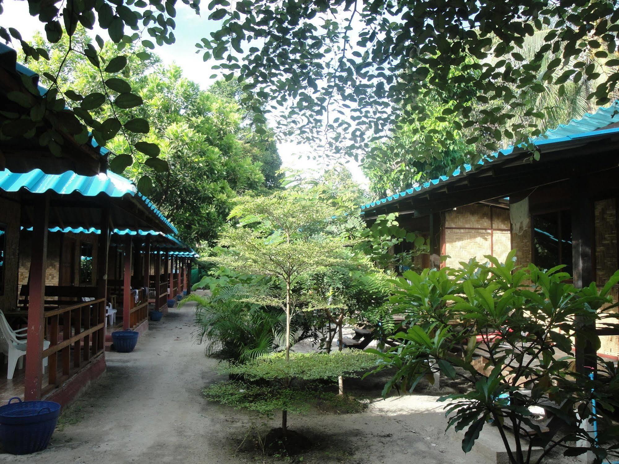 Family Song Koh Lipe Hotel Exterior photo