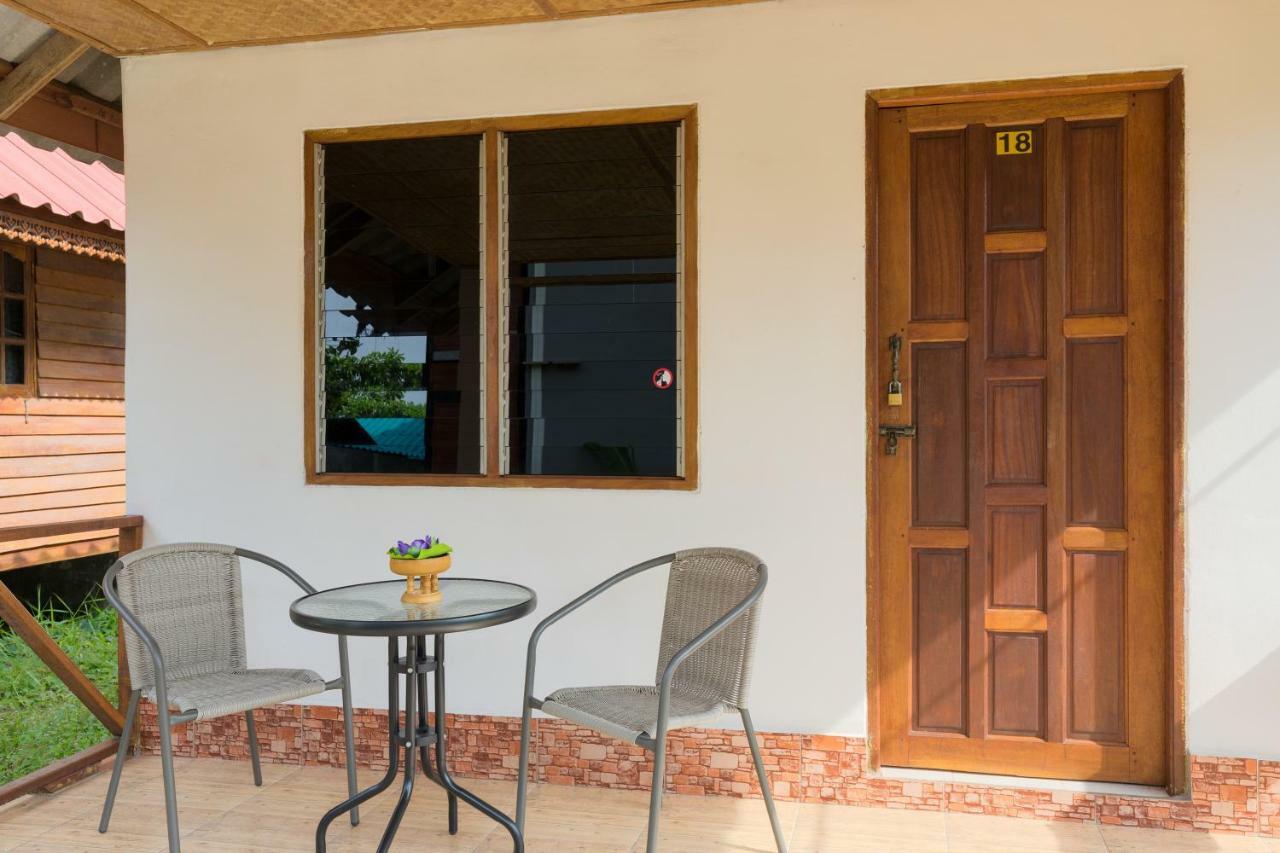 Family Song Koh Lipe Hotel Exterior photo