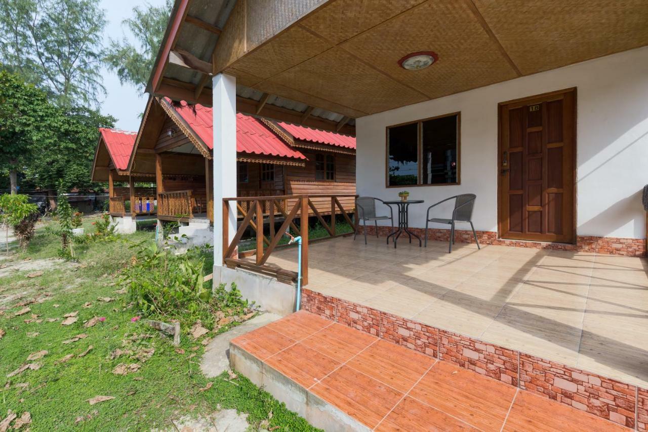 Family Song Koh Lipe Hotel Exterior photo